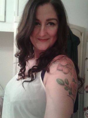 Kinky tattooed female sub wants to share her fetishes with a Dom